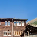 Haus Kirchplatz 4 By Premium 公寓 采尔马特